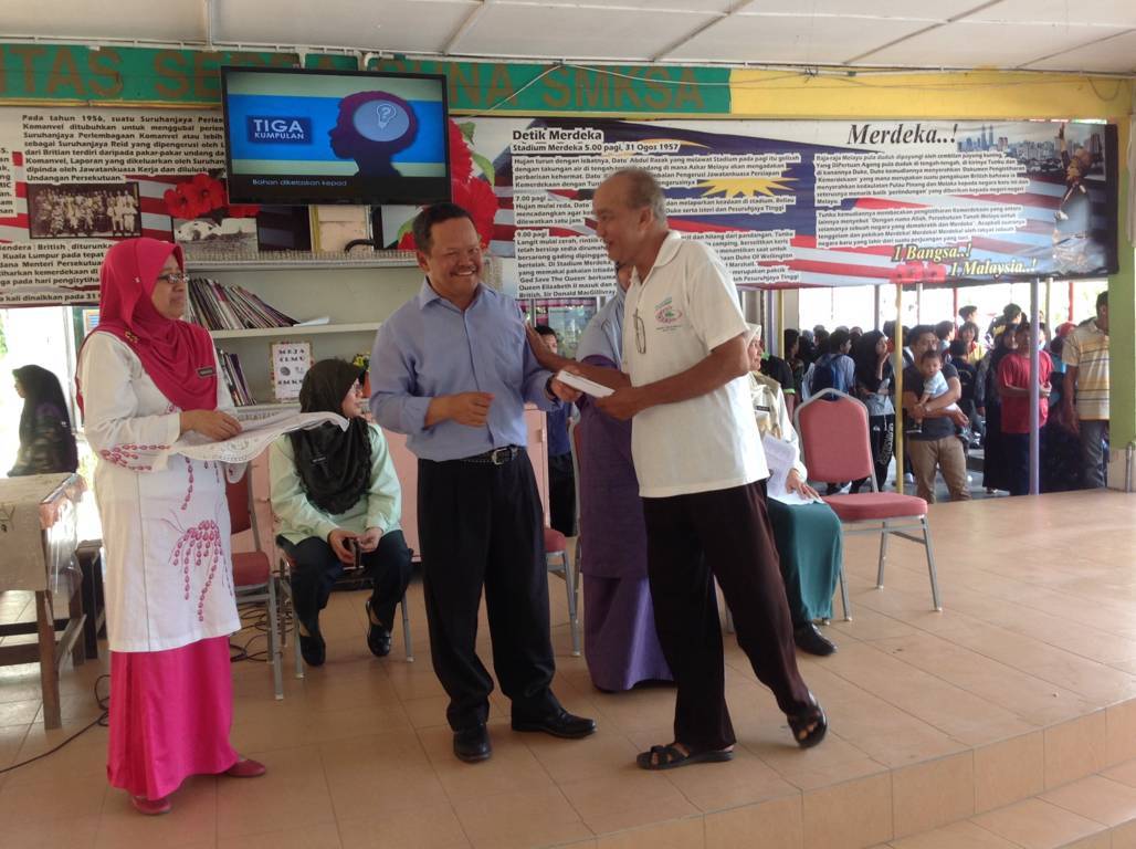 Majlis Penyampaian Bantuan Khas Awal Persekolahan 2016